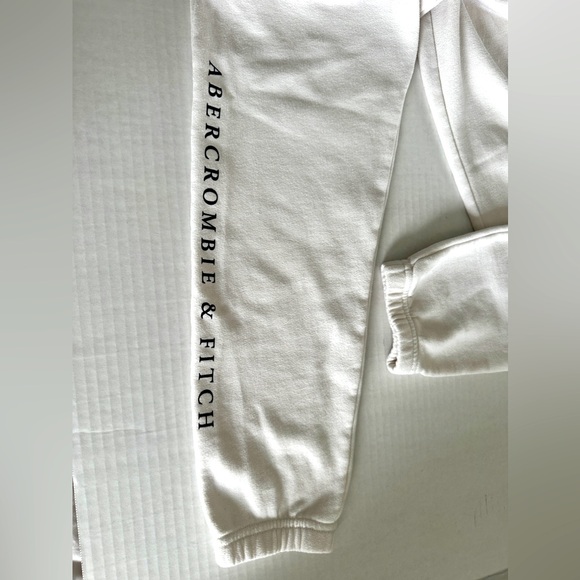 Abercrombie kids size 11/12 girls white sweatpants with logo - Picture 5 of 5
